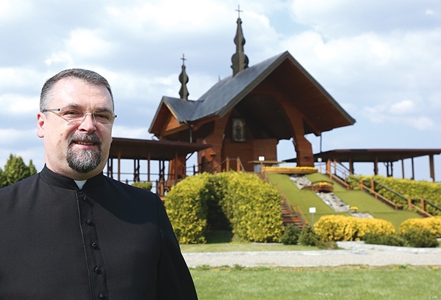 ▲	– Chcemy przed tymi, którzy do nas przyjdą, jeszcze szerzej otworzyć drzwi – mówi ks. dyrektor Mariusz Żaba.