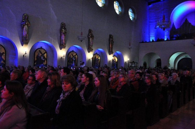 Oratorium "Miłość ponad wszystko" P. Pałki w Zdzieszowicach