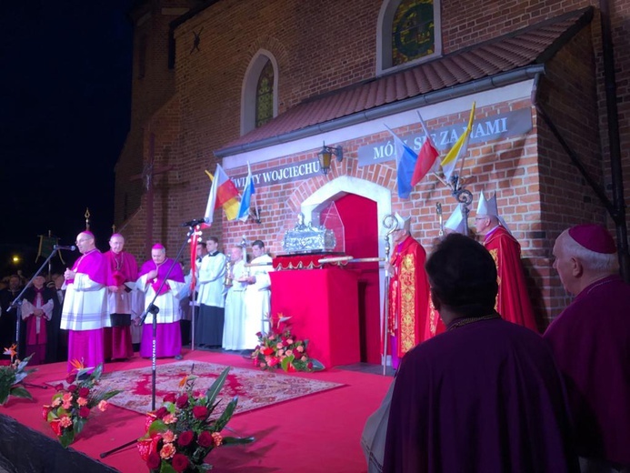 Bp Ignacy Dec doceniony na uroczystościach odpustowych w Gnieźnie