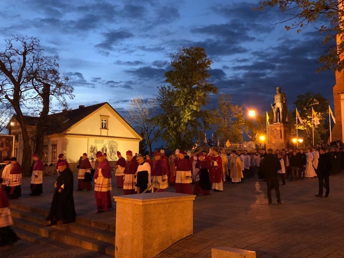 Bp Ignacy Dec doceniony na uroczystościach odpustowych w Gnieźnie