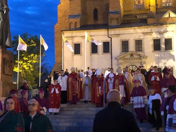 Bp Ignacy Dec doceniony na uroczystościach odpustowych w Gnieźnie