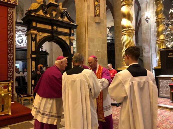 Bp Ignacy Dec doceniony na uroczystościach odpustowych w Gnieźnie