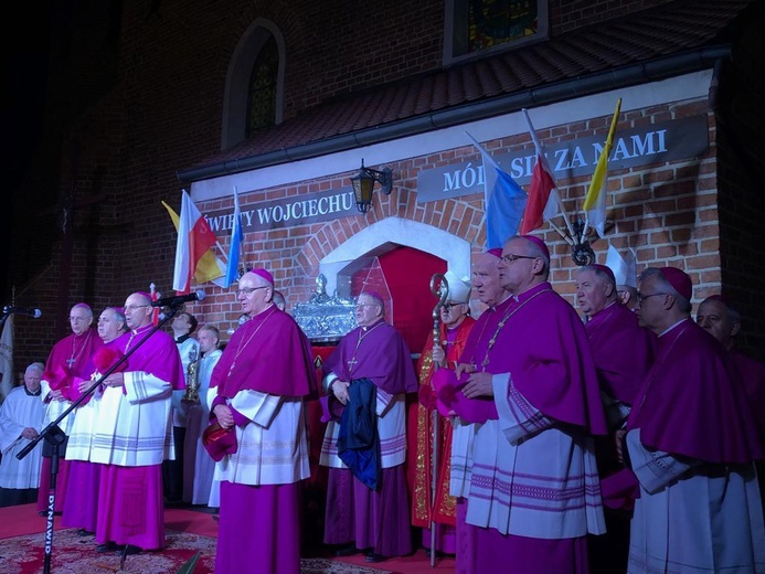 Bp Ignacy Dec doceniony na uroczystościach odpustowych w Gnieźnie