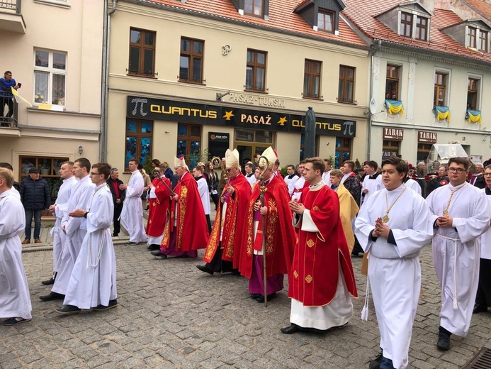 Bp Ignacy Dec doceniony na uroczystościach odpustowych w Gnieźnie