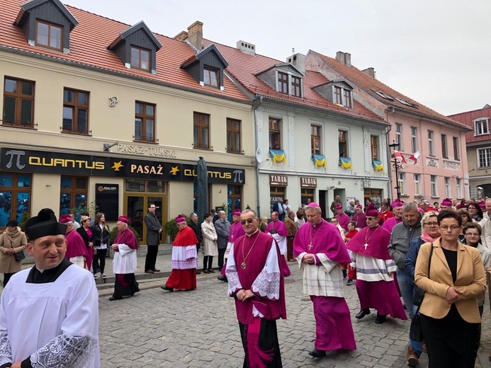 Bp Ignacy Dec doceniony na uroczystościach odpustowych w Gnieźnie