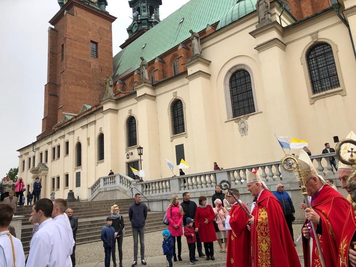 Bp Ignacy Dec doceniony na uroczystościach odpustowych w Gnieźnie