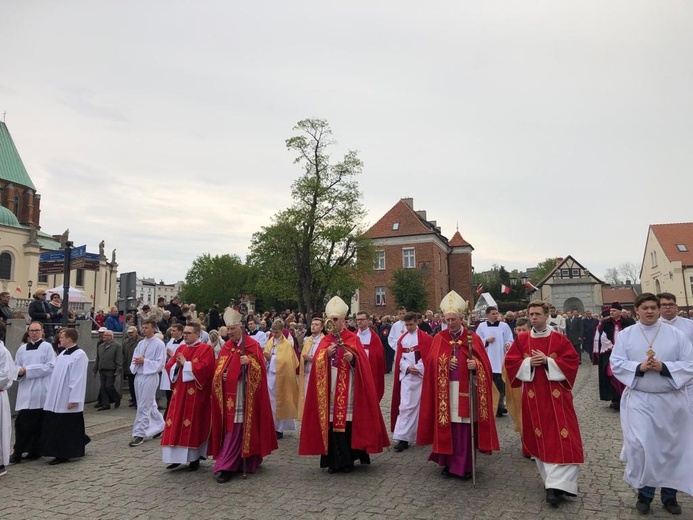 Bp Ignacy Dec doceniony na uroczystościach odpustowych w Gnieźnie