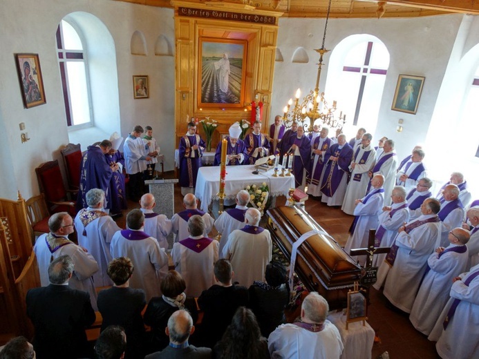 Ostatnie pożegnanie śp. ks. Jana Zycha