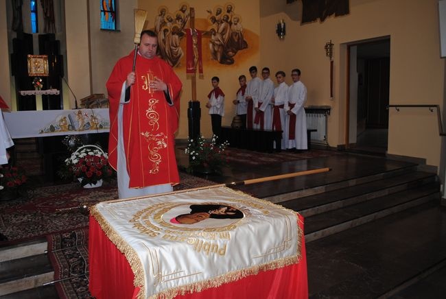 Kłyżów, kościół parafialny. Poświęcenie sztandaru.