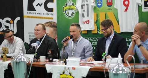 Mistrzostwa poprzedziła konferencja prasowa. Gościem specjalnym był Rafał Patyra (w środku).