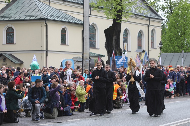 Msza Święta na rozpoczęcie 7. pielgrzymki z Hałcnowa do Łagiewnik - 2019