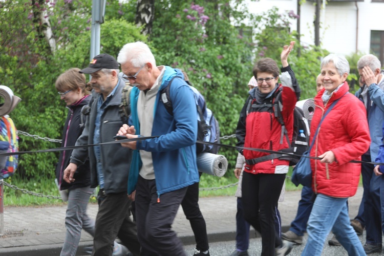 7. pielgrzymka z Hałcnowa wyrusza do Łagiewnik, cz. 1 - 2019