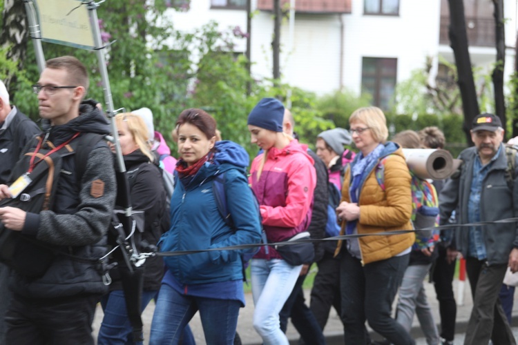 7. pielgrzymka z Hałcnowa wyrusza do Łagiewnik, cz. 1 - 2019