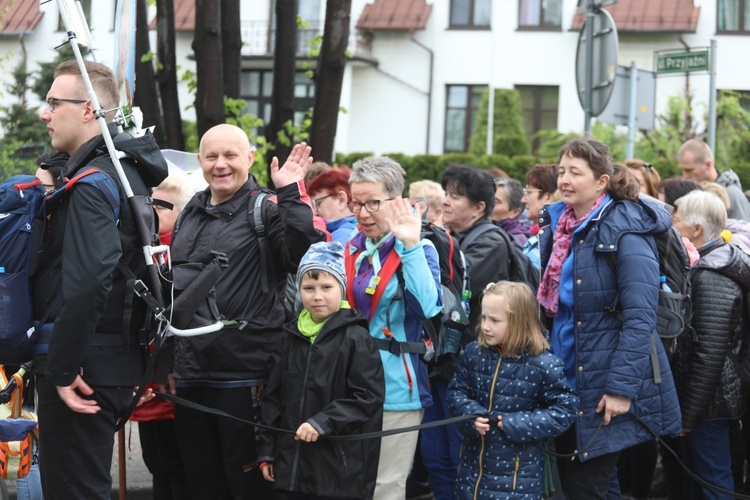 7. pielgrzymka z Hałcnowa wyrusza do Łagiewnik, cz. 1 - 2019