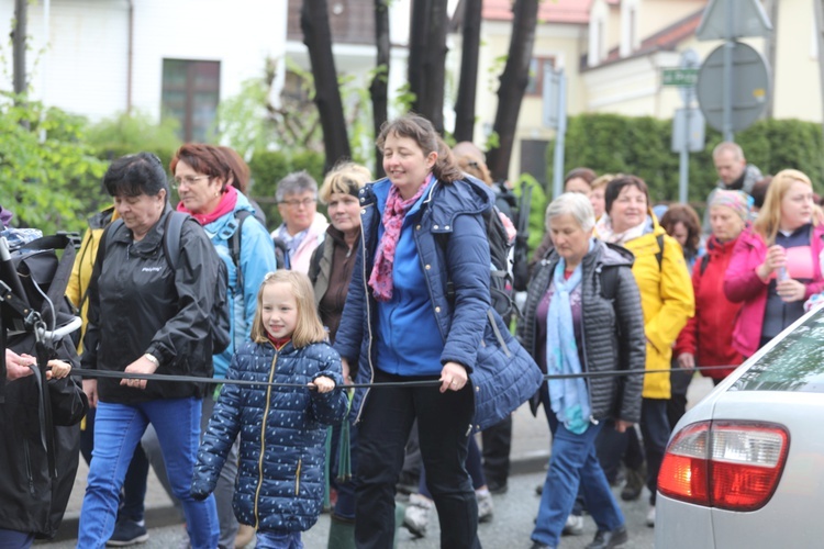 7. pielgrzymka z Hałcnowa wyrusza do Łagiewnik, cz. 1 - 2019