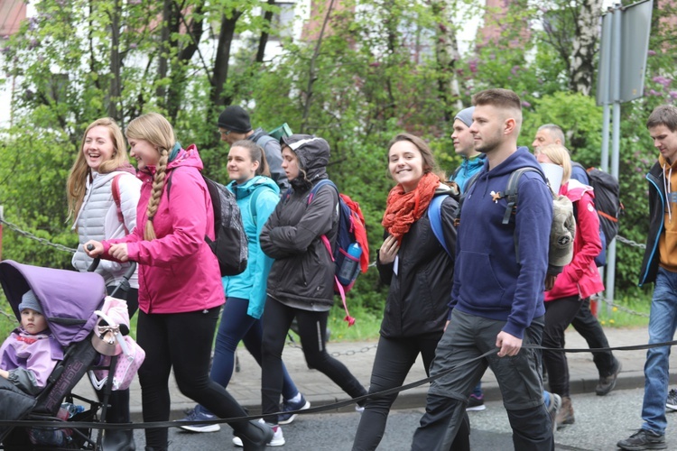 7. pielgrzymka z Hałcnowa wyrusza do Łagiewnik, cz. 1 - 2019