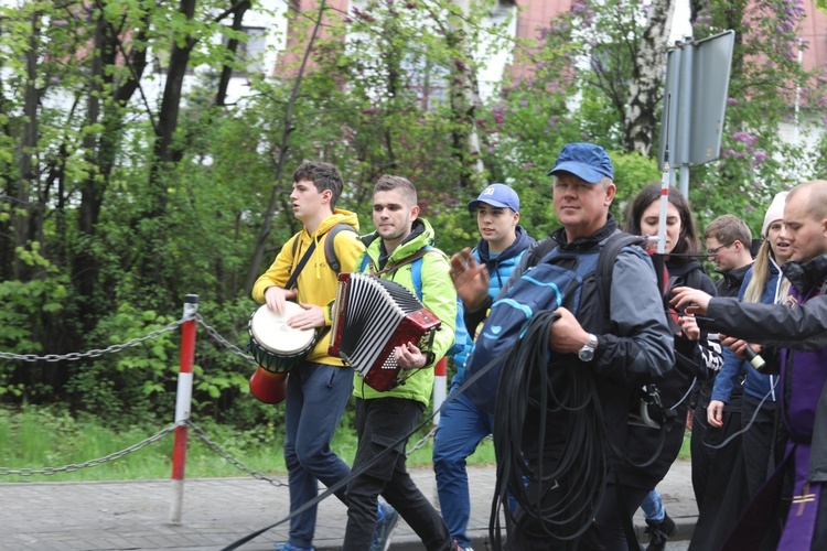 7. pielgrzymka z Hałcnowa wyrusza do Łagiewnik, cz. 1 - 2019