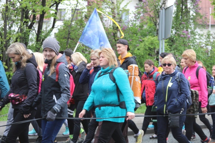 7. pielgrzymka z Hałcnowa wyrusza do Łagiewnik, cz. 1 - 2019