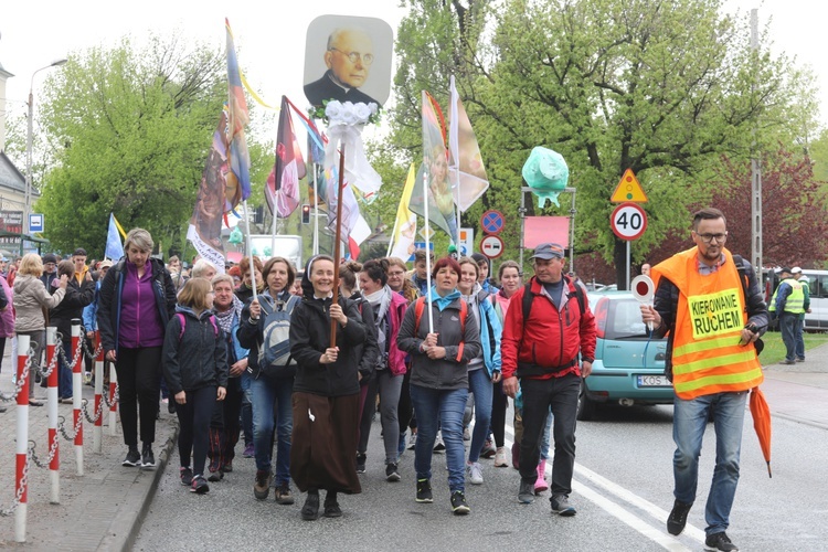 7. pielgrzymka z Hałcnowa wyrusza do Łagiewnik, cz. 1 - 2019