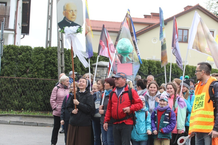 7. pielgrzymka z Hałcnowa wyrusza do Łagiewnik, cz. 1 - 2019