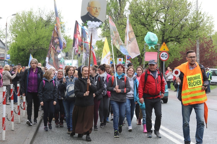 7. pielgrzymka z Hałcnowa wyrusza do Łagiewnik, cz. 1 - 2019