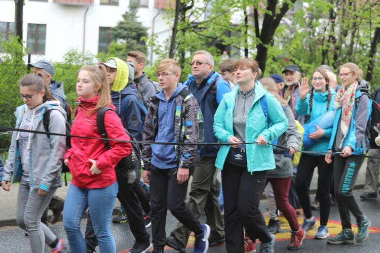 7. pielgrzymka z Hałcnowa wyrusza do Łagiewnik, cz. 1 - 2019