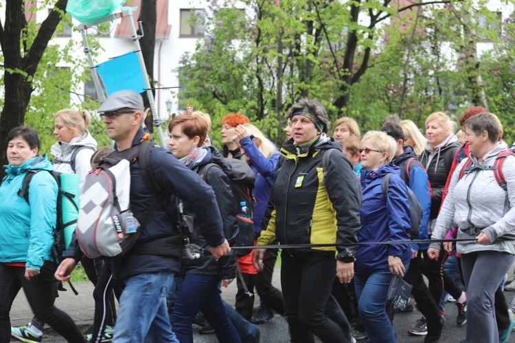 7. pielgrzymka z Hałcnowa wyrusza do Łagiewnik, cz. 1 - 2019