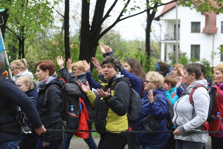 7. pielgrzymka z Hałcnowa wyrusza do Łagiewnik, cz. 1 - 2019