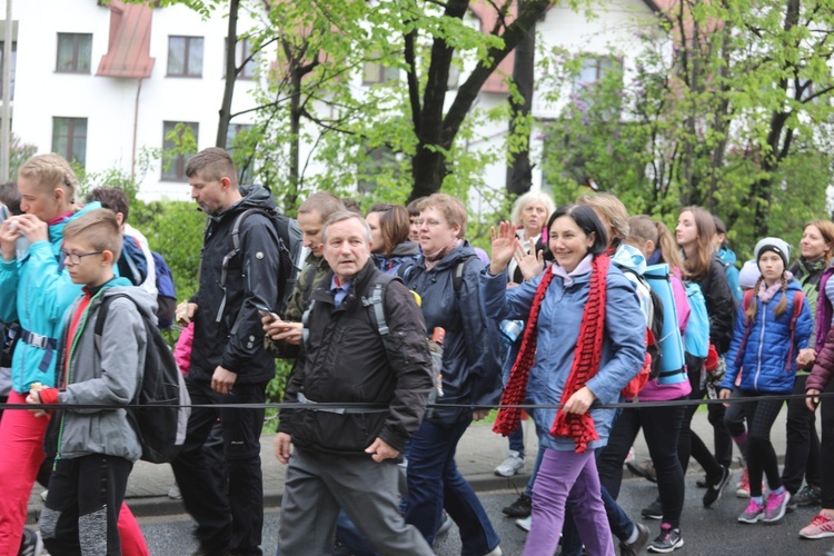 7. pielgrzymka z Hałcnowa wyrusza do Łagiewnik, cz. 1 - 2019