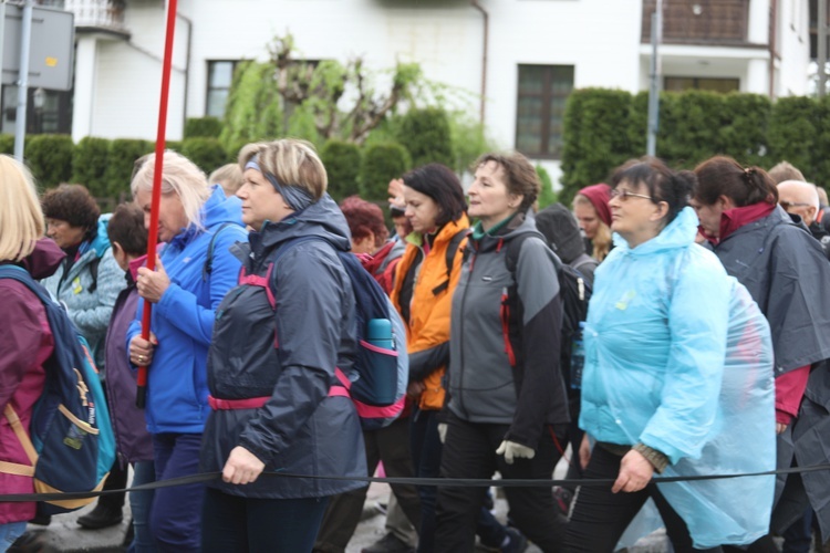 7. pielgrzymka z Hałcnowa wyrusza do Łagiewnik. cz. 2 - 2019