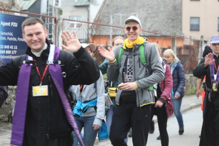 Pierwszy postój pielgrzymów u św. Jana Kantego w Kętach - 2019