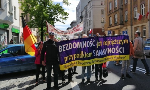 Katowice: Marsz Przeciwko Wykluczeniu Społecznemu i Bezdomności przeszedł ulicami miasta
