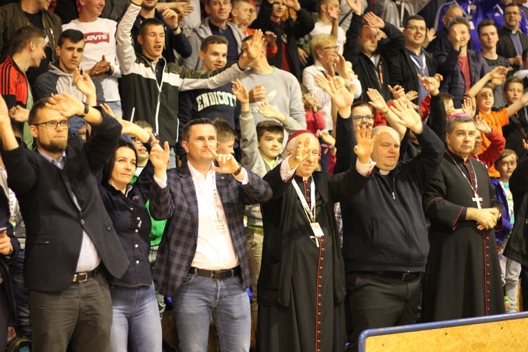 XIV Mistrzostwa Polski LSO w Piłce Nożnej Halowej o Puchar KnC - koncert