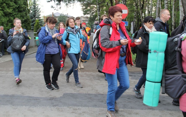 W drodze z Kęt-Podlesia - grupy św. Matki Teresy, św. Maksymiliana i św. Brata Alberta - 2019