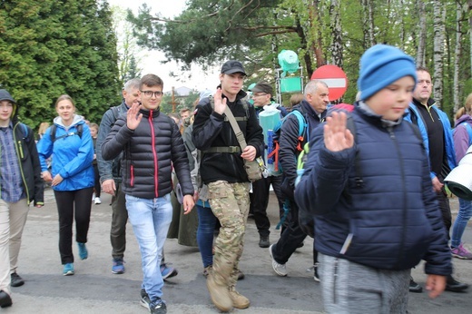 W drodze z Kęt-Podlesia - grupy św. Matki Teresy, św. Maksymiliana i św. Brata Alberta - 2019