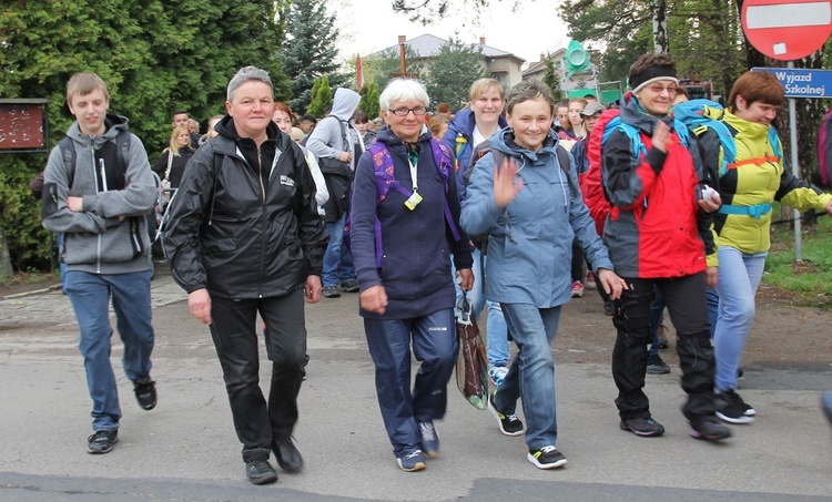 W drodze z Kęt-Podlesia - grupy św. Matki Teresy, św. Maksymiliana i św. Brata Alberta - 2019