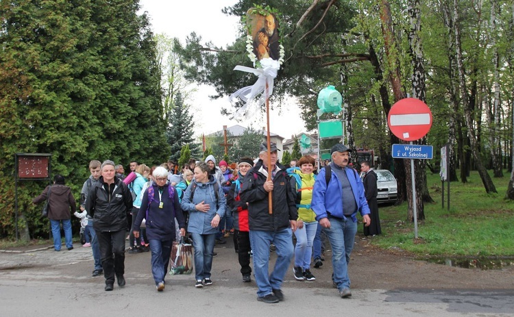 W drodze z Kęt-Podlesia - grupy św. Matki Teresy, św. Maksymiliana i św. Brata Alberta - 2019