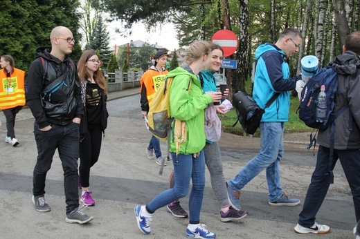W drodze z Kęt-Podlesia - grupy św. Matki Teresy, św. Maksymiliana i św. Brata Alberta - 2019
