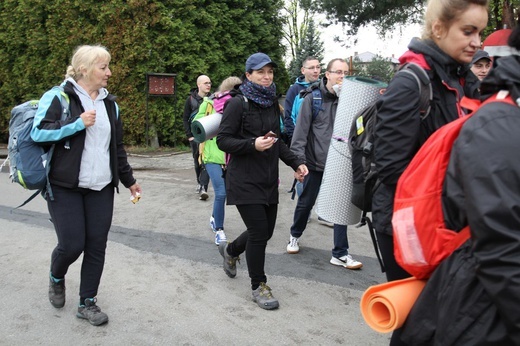 W drodze z Kęt-Podlesia - grupy św. Matki Teresy, św. Maksymiliana i św. Brata Alberta - 2019
