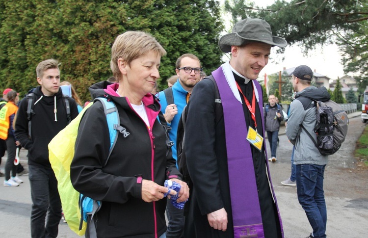 W drodze z Kęt-Podlesia - grupy św. Matki Teresy, św. Maksymiliana i św. Brata Alberta - 2019