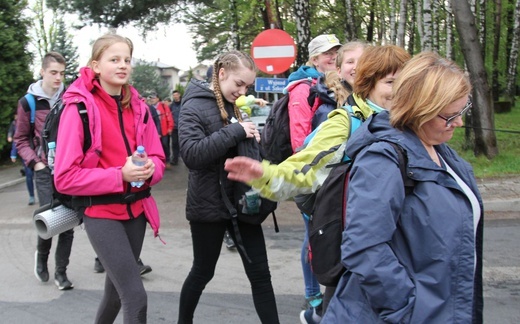 W drodze z Kęt-Podlesia - grupy św. Matki Teresy, św. Maksymiliana i św. Brata Alberta - 2019