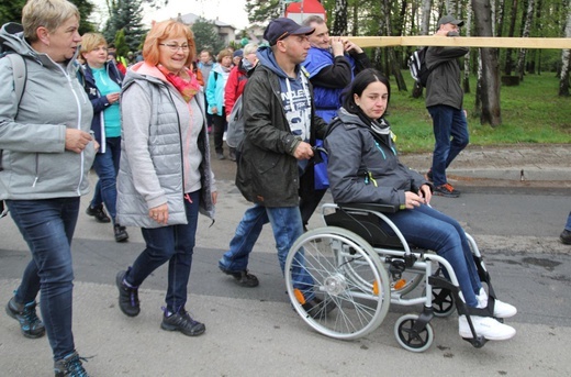 W drodze z Kęt-Podlesia - grupy św. Matki Teresy, św. Maksymiliana i św. Brata Alberta - 2019