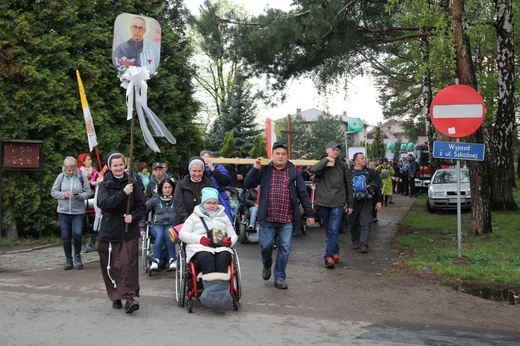 W drodze z Kęt-Podlesia - grupy św. Matki Teresy, św. Maksymiliana i św. Brata Alberta - 2019