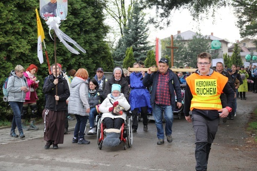 W drodze z Kęt-Podlesia - grupy św. Matki Teresy, św. Maksymiliana i św. Brata Alberta - 2019