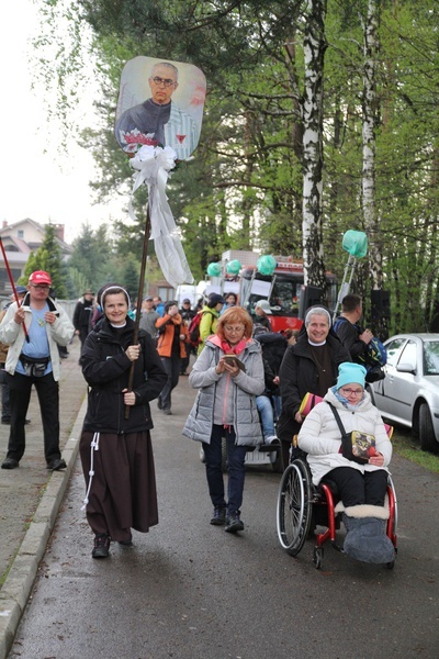 W drodze z Kęt-Podlesia - grupy św. Matki Teresy, św. Maksymiliana i św. Brata Alberta - 2019