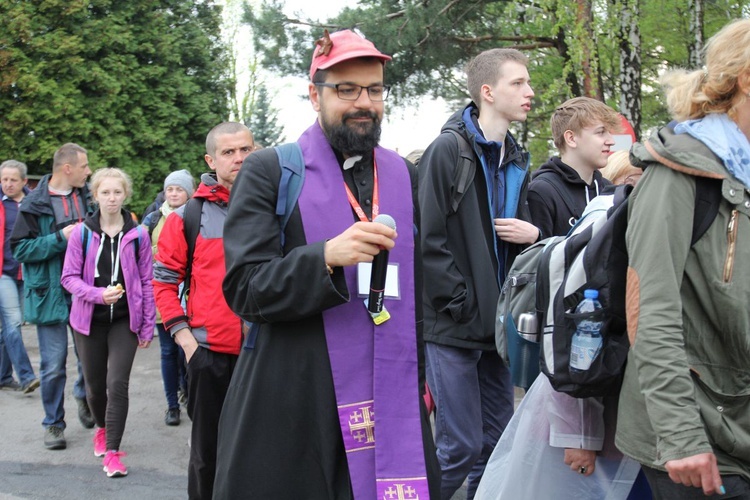 W drodze z Kęt-Podlesia - grupy św. Matki Teresy, św. Maksymiliana i św. Brata Alberta - 2019