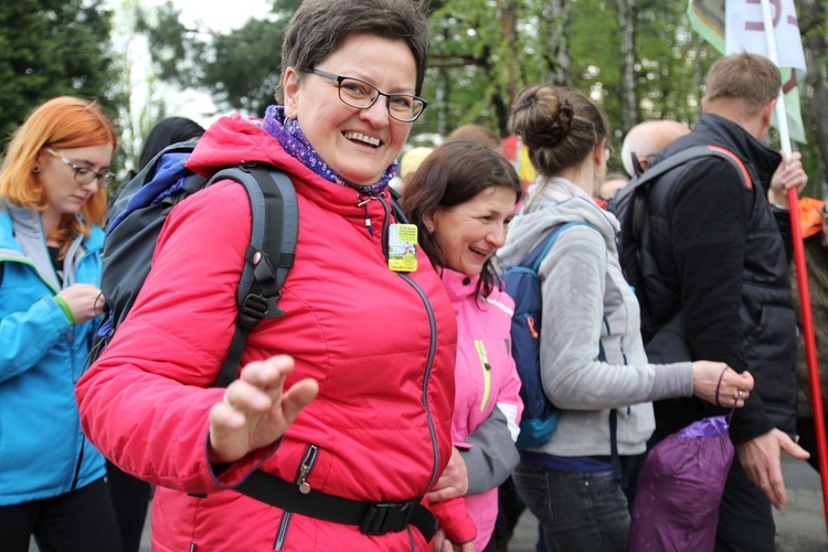 W drodze z Kęt-Podlesia - grupy św. Matki Teresy, św. Maksymiliana i św. Brata Alberta - 2019