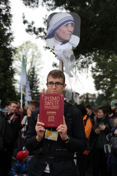 W drodze z Kęt-Podlesia - grupy św. Matki Teresy, św. Maksymiliana i św. Brata Alberta - 2019