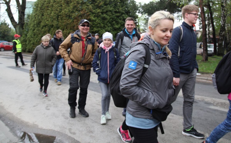 W drodze z Kęt-Podlesia - grupy św. Matki Teresy, św. Maksymiliana i św. Brata Alberta - 2019