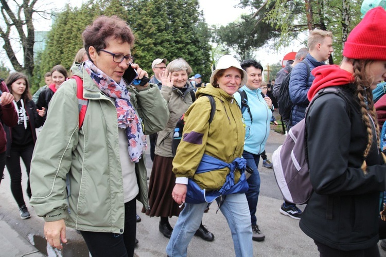 W drodze z Kęt-Podlesia - grupy św. Matki Teresy, św. Maksymiliana i św. Brata Alberta - 2019